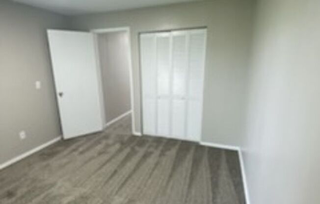2 beds, 1 bath, 1,105 sqft, $875, Unit 2703-304