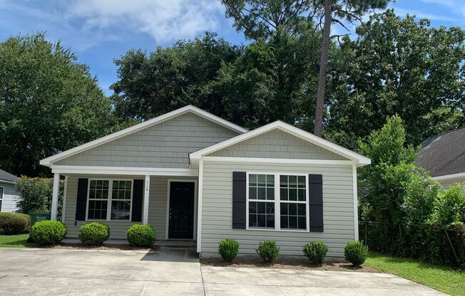 $500 OFF 1ST MONTHS RENT! Lawncare INCLUDED! 3 Bedroom, 2 Bath House