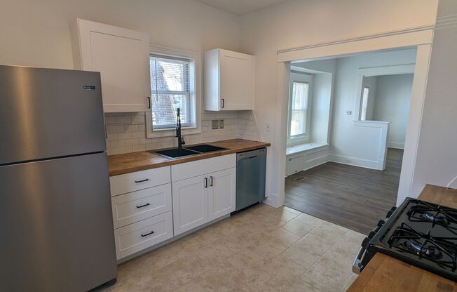 Gorgeous kitchen in West End 2-bed