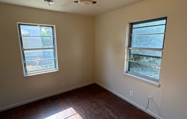 3 beds, 1 bath, $1,095