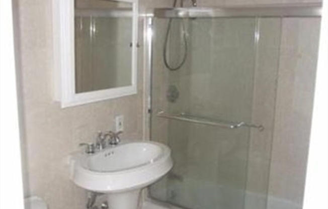 1 bed, 1 bath, 590 sqft, $3,400, Unit 19M