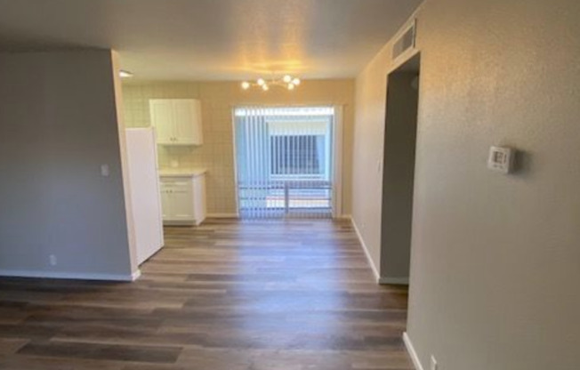 2 beds, 1 bath, 800 sqft, $2,099