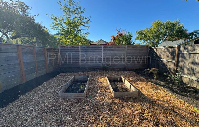 2 beds, 1 bath, 904 sqft, $2,190