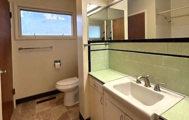 2 beds, 1 bath, $2,000