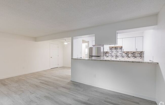 2 beds, 1 bath, 766 sqft, $1,695, Unit 34