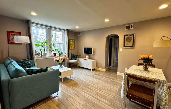 Modernized Fully Furnished 1BR, 1BA Condo at Arbors of Arlington