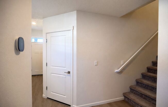 BEAUTIFUL LIKE NEW End Unit Prairie Townhome for Lease - 11424 NE 127th Ct