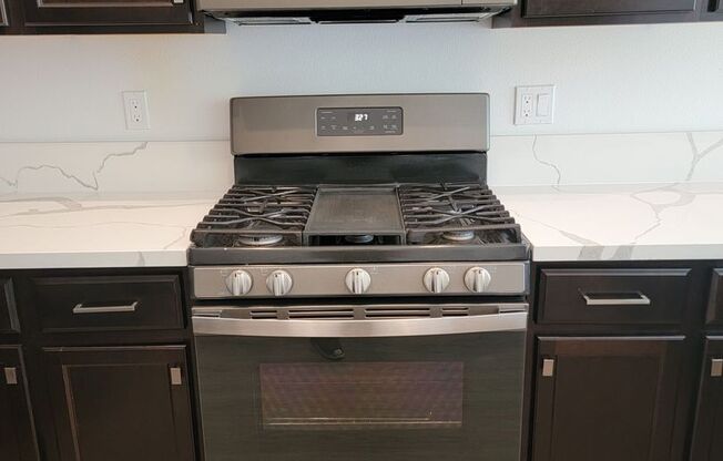 2 beds, 2.5 baths, 1,310 sqft, $2,450, Unit 114