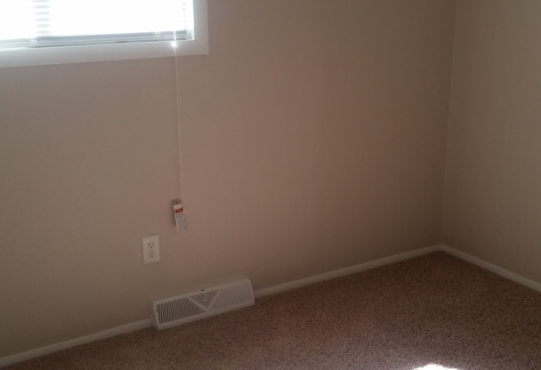 3 beds, 1 bath, $1,175