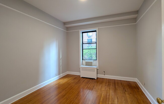 301 E 54 ST