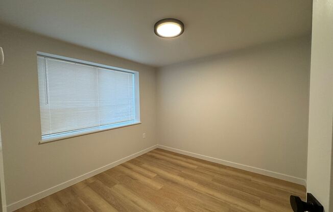 2 beds, 1 bath, $1,949, Unit Unit B