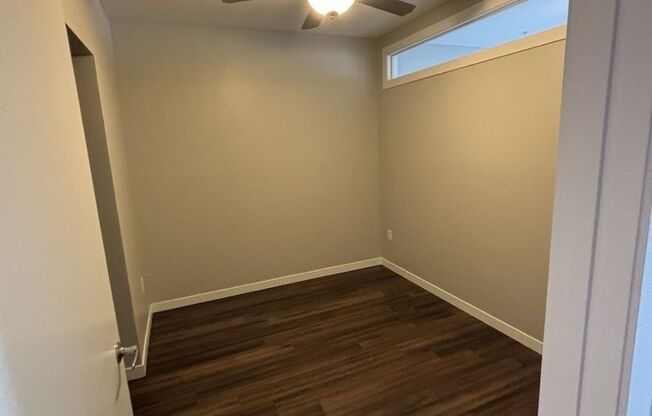 1 bed, 1 bath, 705 sqft, $1,300, Unit 219