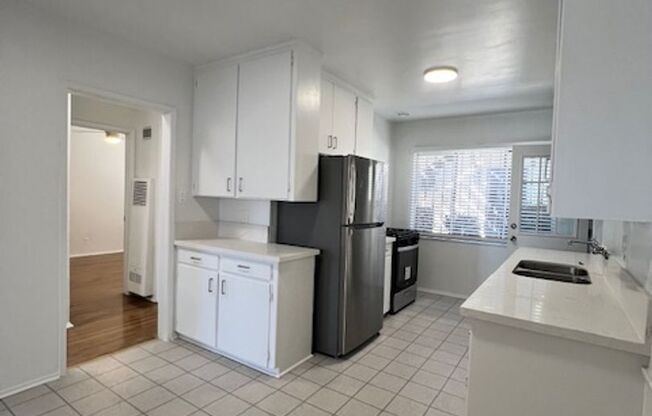 2 beds, 1 bath, 1,400 sqft, $2,650