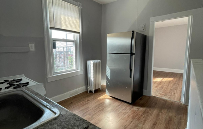 2 beds, 1 bath, $975, Unit 3200 Auchentoroly Ter - 3R