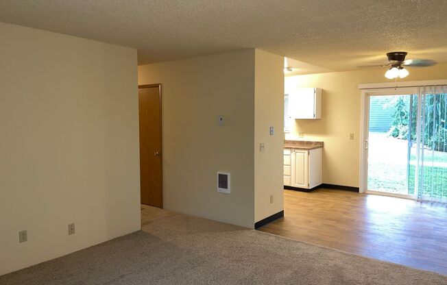 3 beds, 1 bath, 906 sqft, $1,799, Unit 14