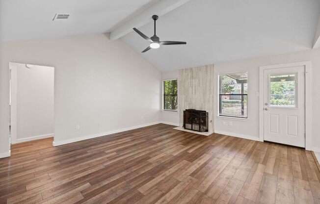 4Bed / 2Bath House Rental Just Minutes to the Domain and Downtown