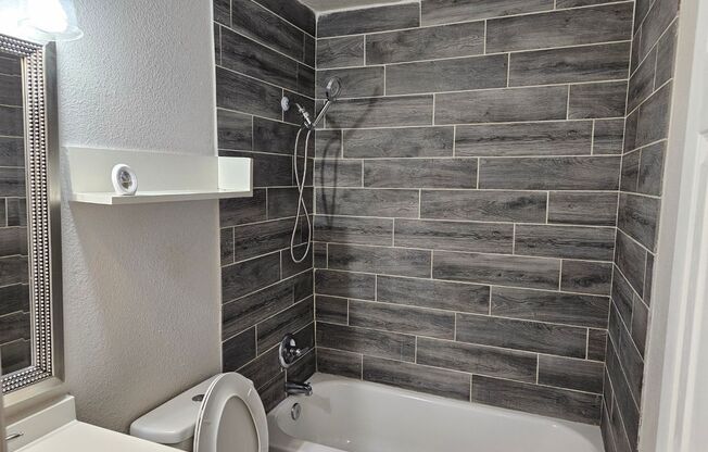 2 beds, 1 bath, 638 sqft, $708, Unit Whispering Hills 216