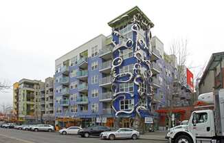 With lively architecture and design that contribute to the local atmosphere, Epicenter is the hippest place to call home!