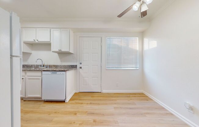 2 beds, 1 bath, 715 sqft, $2,450, Unit 418-1