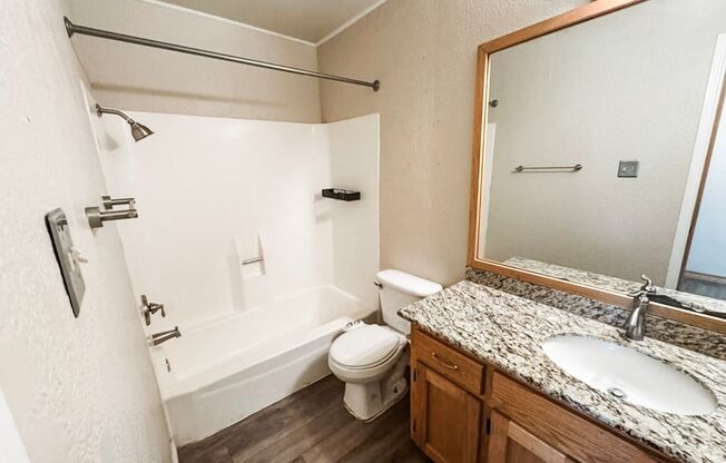 2 beds, 2 baths, $1,100, Unit APARTMENT 90