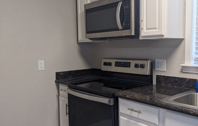 2 beds, 1 bath, $2,300