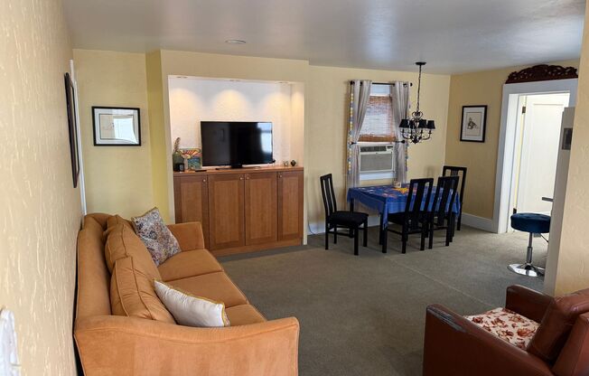 2 beds, 1 bath, $2,295