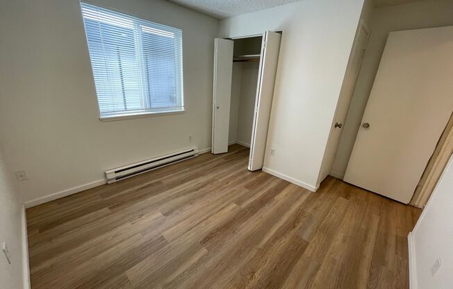 2 beds, 1 bath, 780 sqft, $1,100, Unit 11