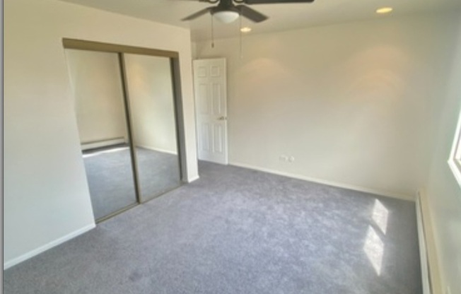 8216 S JEFFERY BLVD