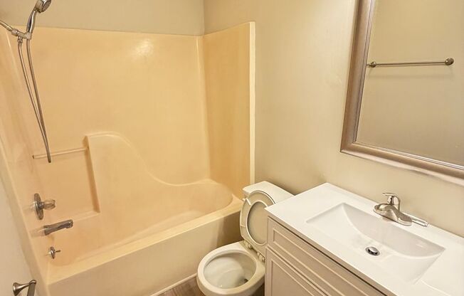 2 beds, 2 baths, 1,055 sqft, $1,200, Unit 5338