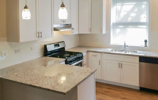 3 beds, 1 bath, 1,240 sqft, $3,550, Unit 1819L-2