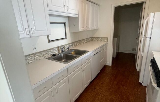 1 bed, 1 bath, 946 sqft, $1,095, Unit UNIT 114 - B2