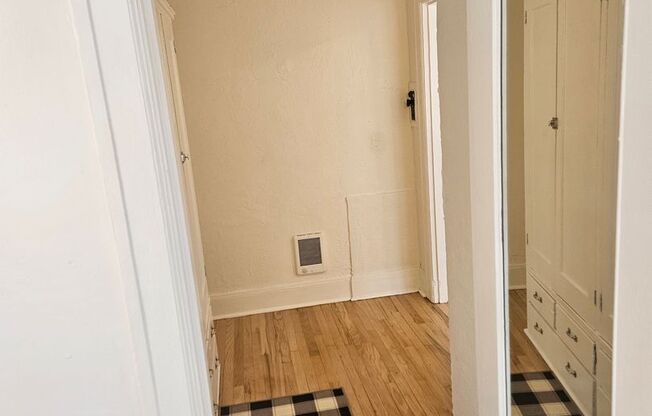 Studio, 1 bath, 337 sqft, $1,100, Unit 22