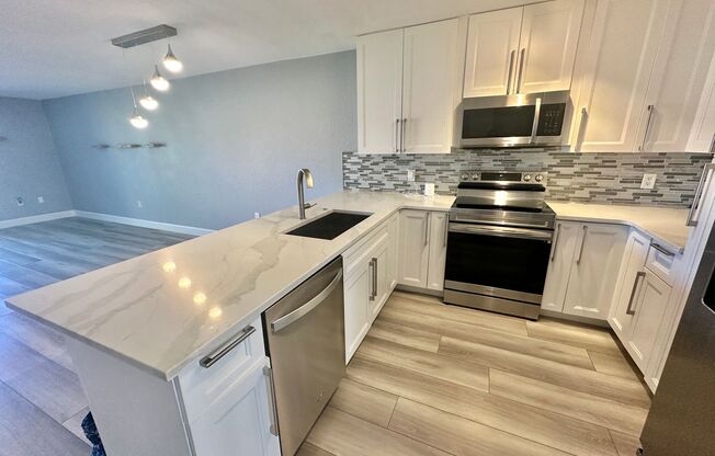 2 beds, 2 baths, $2,195, Unit # 325