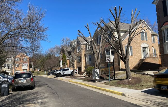 Luxurious And Spacious 3 Bed 2 Bath Brick Townhouse In Tysons Station