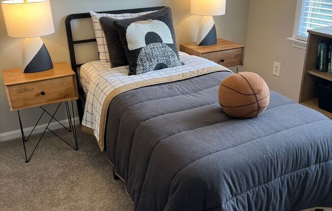 2 beds, 1.5 baths, 1,200 sqft, $1,504, Unit 8152R