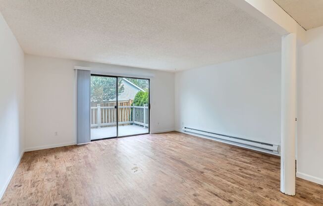 8389-8397 Redmond
