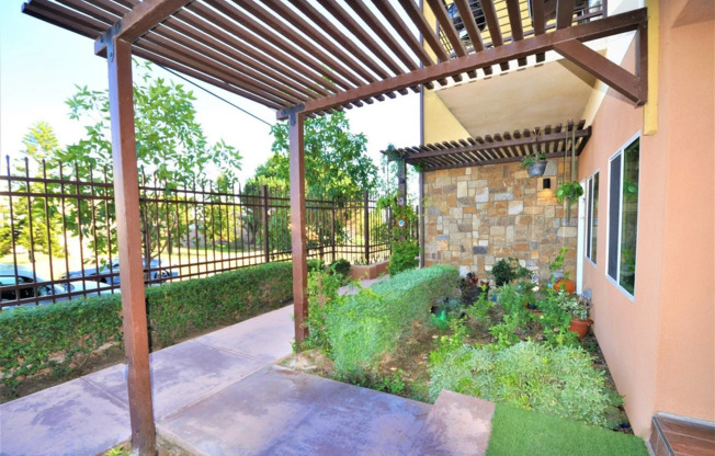 2266 W Dunlop Street 6