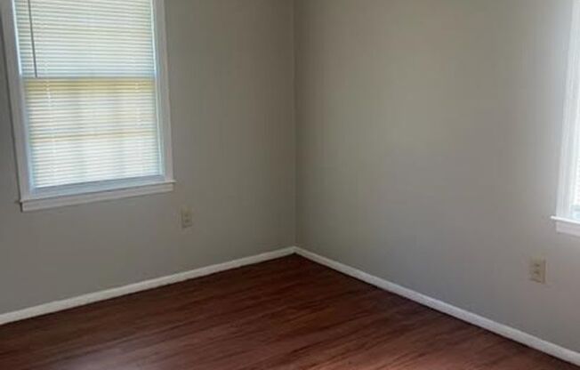 3 beds, 1 bath, $875