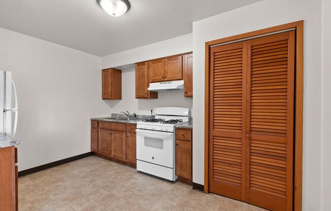 2 beds, 1 bath, 800 sqft, $1,049.99, Unit 1145-05