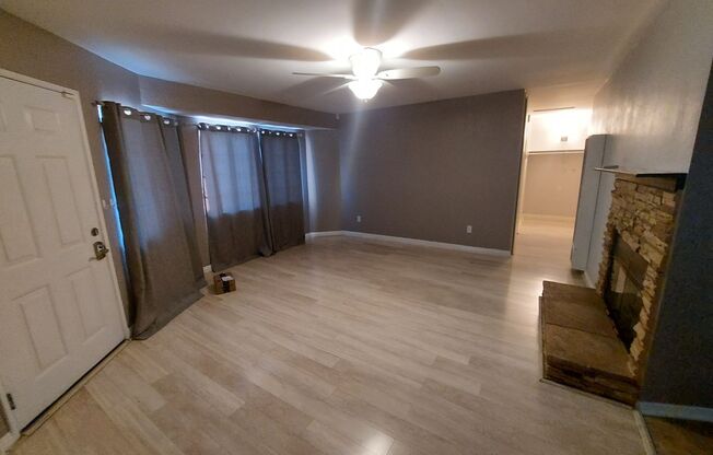Cozy 2 Bedroom w/ Den close to JTNP