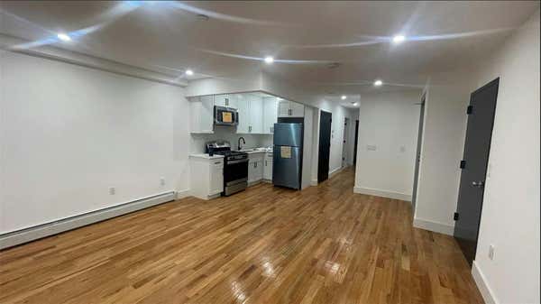 3 beds, 1 bath, 1,000 sqft, $3,400, Unit 1