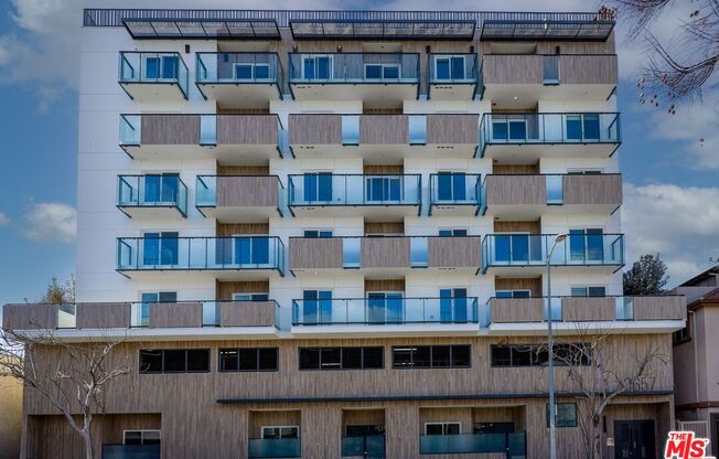 1 bed, 1 bath, 500 sqft, $2,595, Unit 300