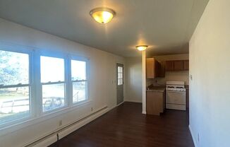 1 bed, 1 bath, 600 sqft, $649, Unit 400 W 1st Street - Unit 01