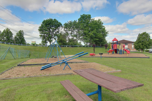 2 beds, 1.5 baths, 925 sqft, $2,250, Unit 1412