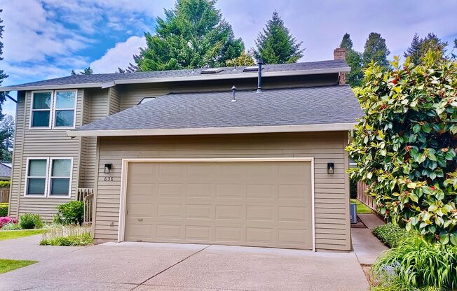 Great 4 bedroom Home Located in the Sought-after First Addition Neighborhood in Lake Oswego!