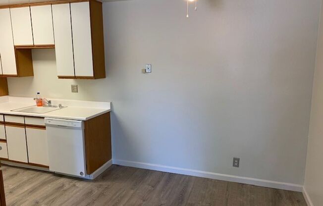 2 beds, 1 bath, $2,895