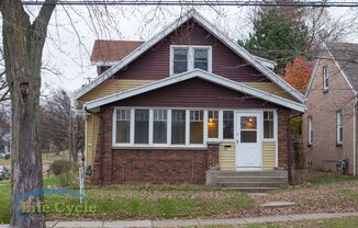 148 Diamond Ave NE