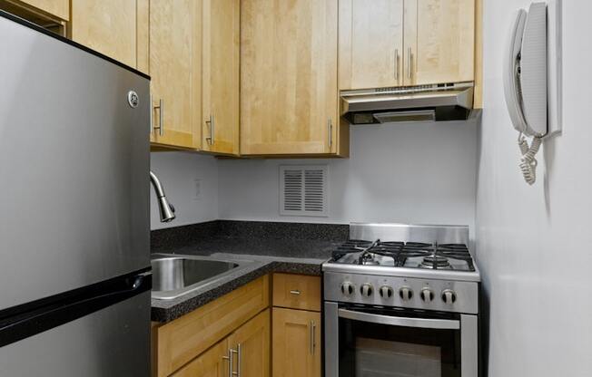 Studio, 1 bath, $3,700, Unit 15B