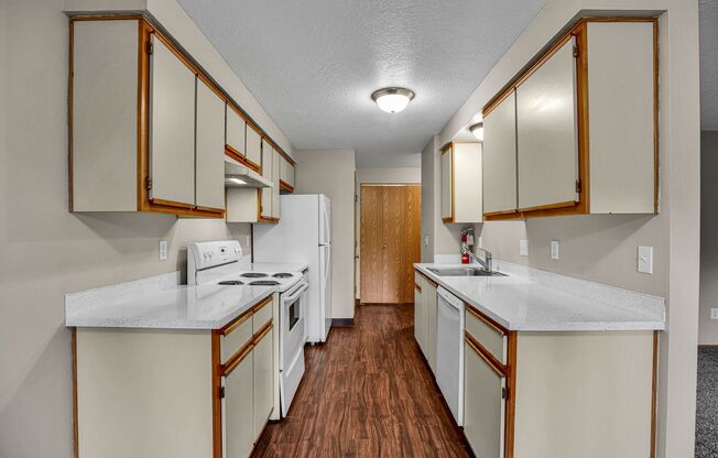 2 beds, 2 baths, 950 sqft, $1,295, Unit 340-18