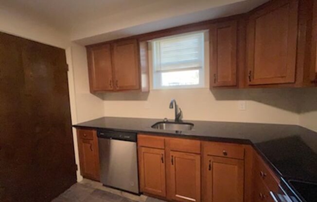 2 beds, 1 bath, 630 sqft, $1,999, Unit Apt 13